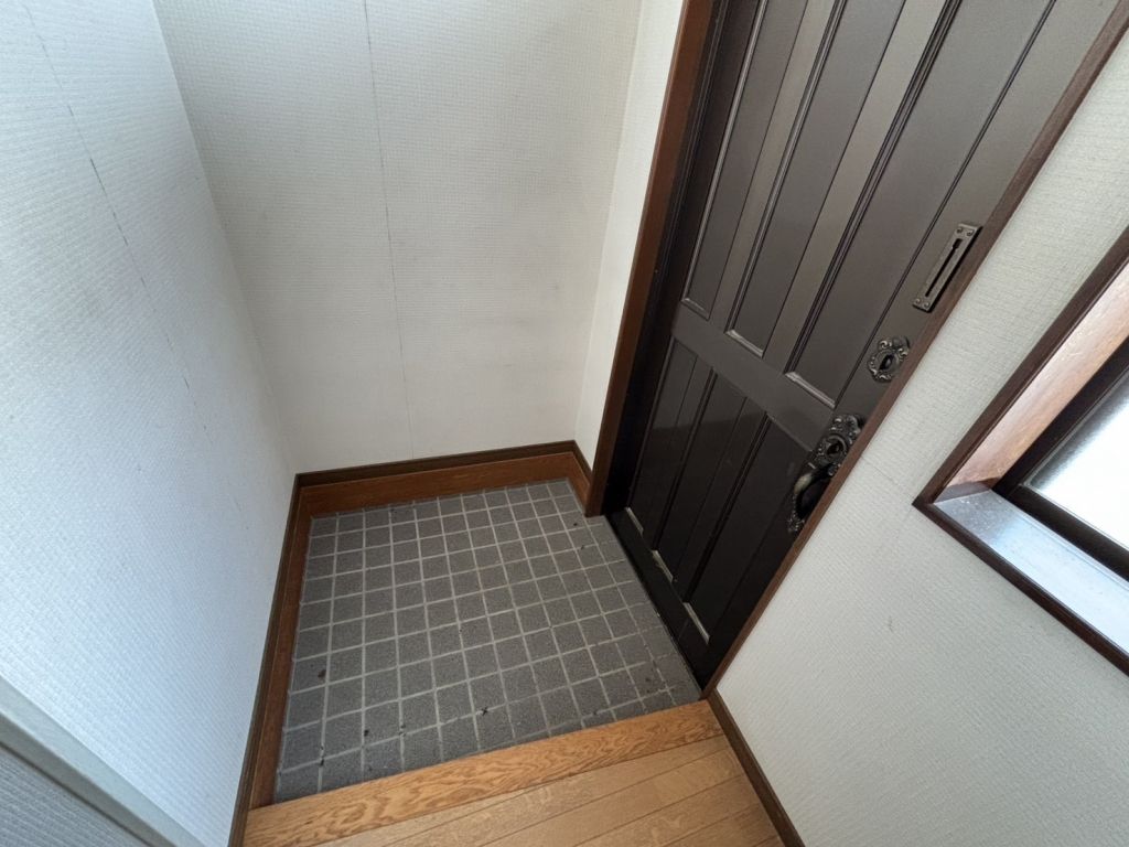 8LDK Steel-Framed House in Yawatahama, Ehime - Thumbnail 2