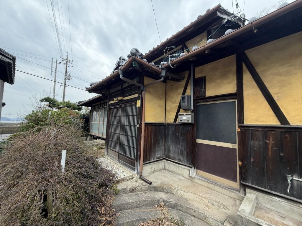 Detached 5K House for Sale in Yoshiumi-cho, Imabari - Thumbnail 3