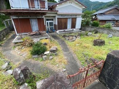 Ocean View 6DK House in Saiki City - 345m² Plot with Mountain Views — Image 2, Saiki, Oita