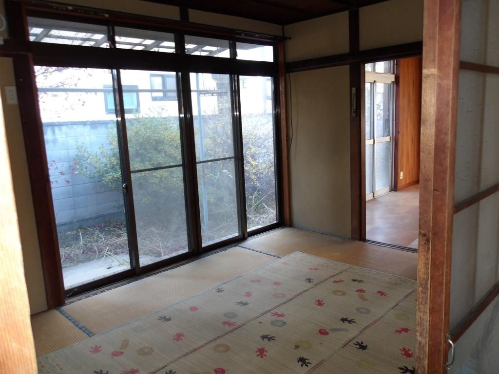 1961 Single-Story 3SLDK House on Large Corner Lot in Kiryu - Thumbnail 3