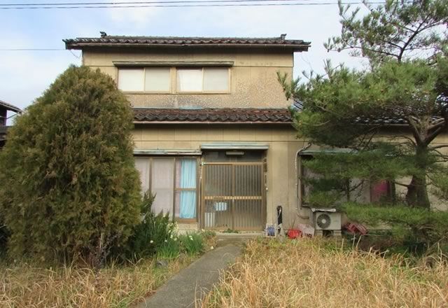 5DK House for Sale in Sado City, Niigata - Spacious Land - Image 1