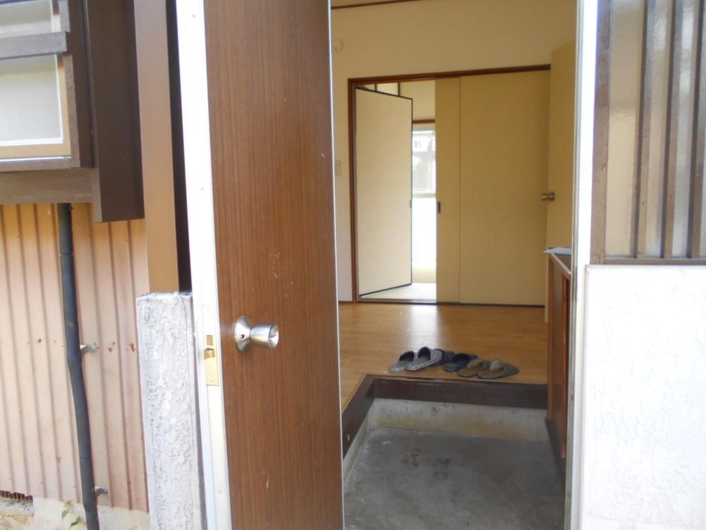 3DK House for Rent with Large Garden in Hadano, Kanagawa - Thumbnail 2