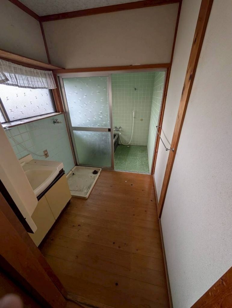 5DK Detached House for Sale on Corner Lot in Mizunami, Gifu - Thumbnail 2
