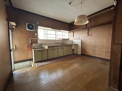 6DK House in Niihama with 175㎡ Land — Image 3, Niihama, Ehime