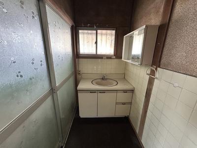 6DK House in Niihama with 175㎡ Land — Image 1, Niihama, Ehime