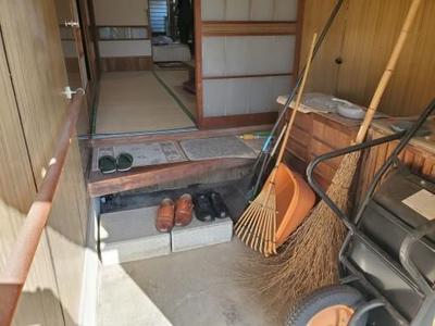 1976 Vacant House with Farmland for Sale in Shimotsuma, Ibaraki — Front_door, Shimotsuma, Ibaraki