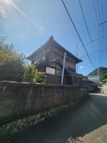 1950 Traditional Japanese House with Large Garden in Tober Town - Main Image