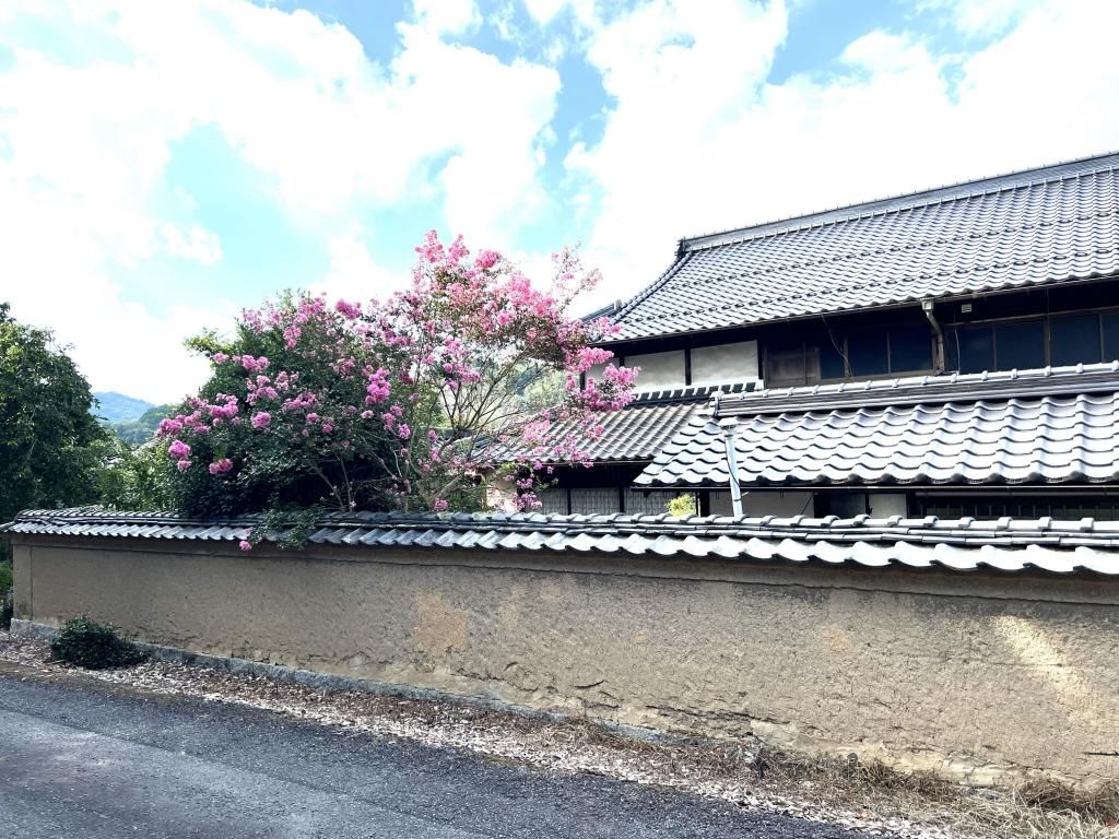 125-Year-Old Traditional Farmhouse on 1218 sqm Land in Tsuyama - Thumbnail 2