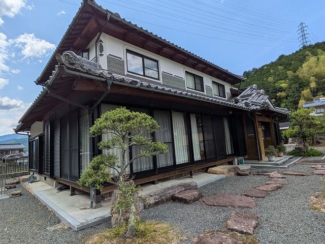 2002-Built Wooden House with Land for Sale in Asago, Hyogo - Thumbnail 2