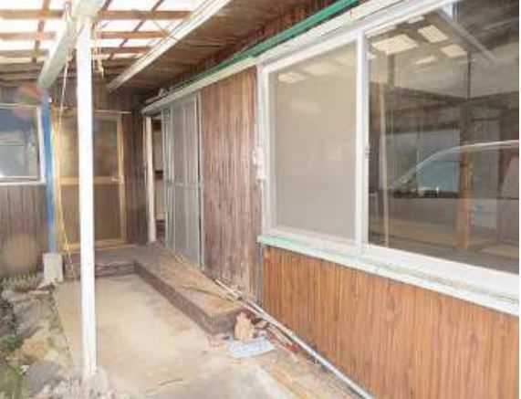 1957 Wooden Bungalow for Renovation in Usuki City, Oita - Thumbnail 3