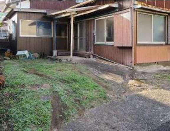 1957 Wooden Bungalow for Renovation in Usuki City, Oita - Thumbnail 2