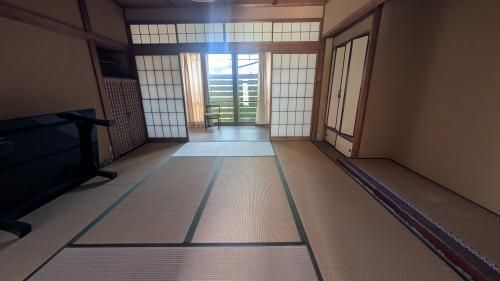 Vacant Lot with Old 7SLDK House for Sale in Sanjo, Niigata - Thumbnail 4