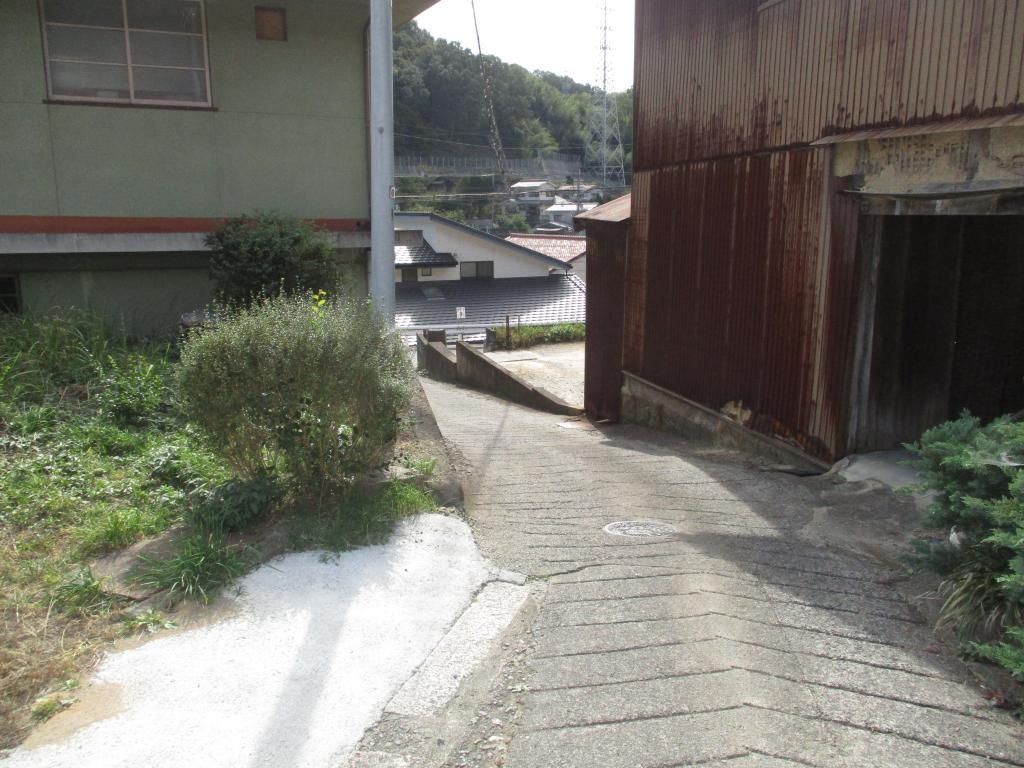 Spacious Land with Detached 1DK Annex in Kasaoka, Okayama - Thumbnail 3