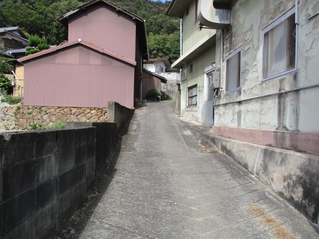 Spacious Land with Detached 1DK Annex in Kasaoka, Okayama - Thumbnail 2