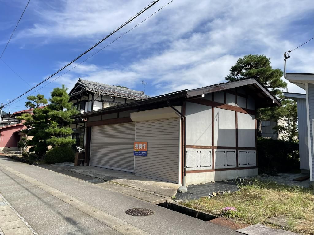 6LDK House for Sale in Hida City with Garden and Garage - Thumbnail 2
