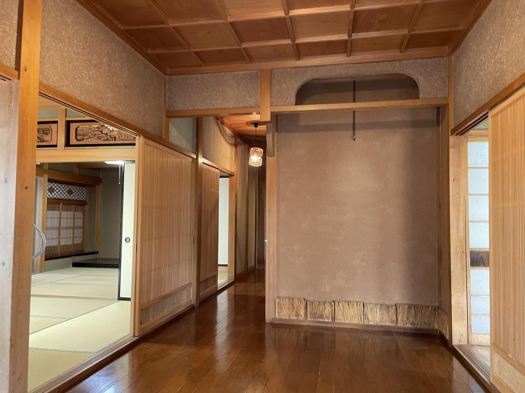 6LDK House for Sale in Hida City with Garden and Garage - Thumbnail 4