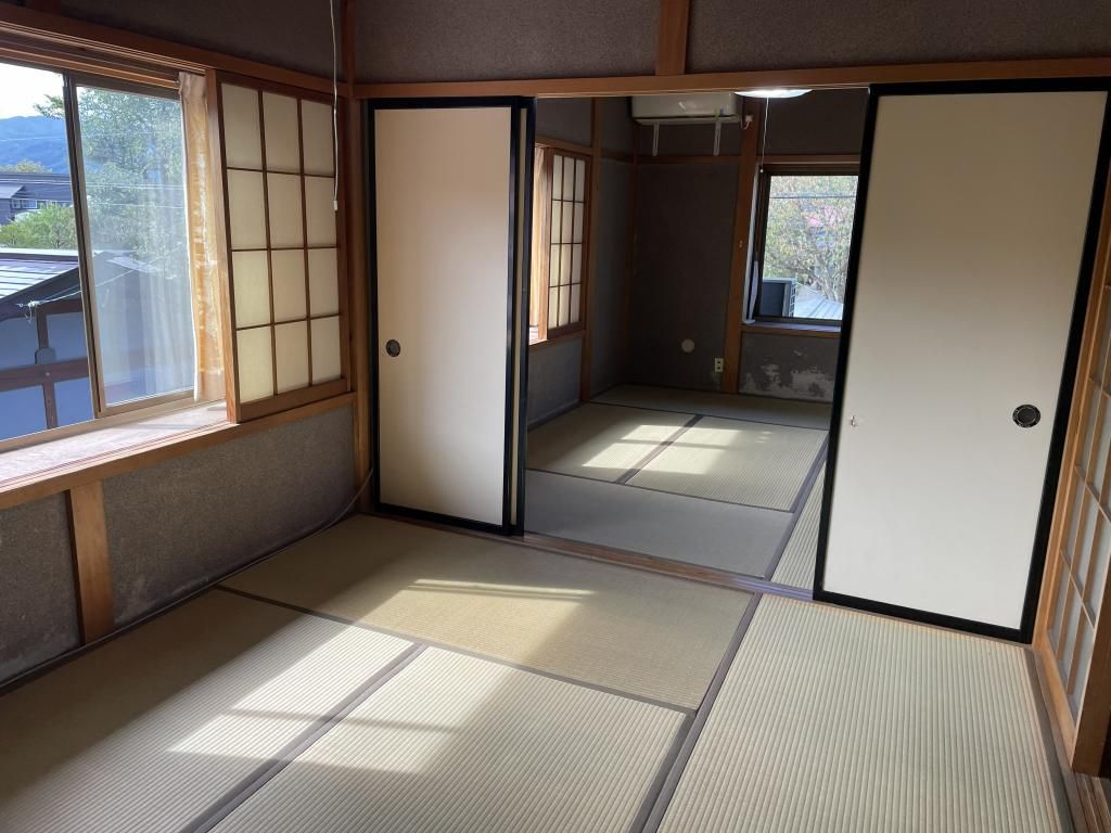 6LDK House for Sale in Hida City with Garden and Garage - Thumbnail 3