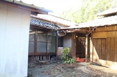Meiji-Era Kominka for Renovation in Yunomae, Kumamoto — Image 1, Yumae, Kumamoto