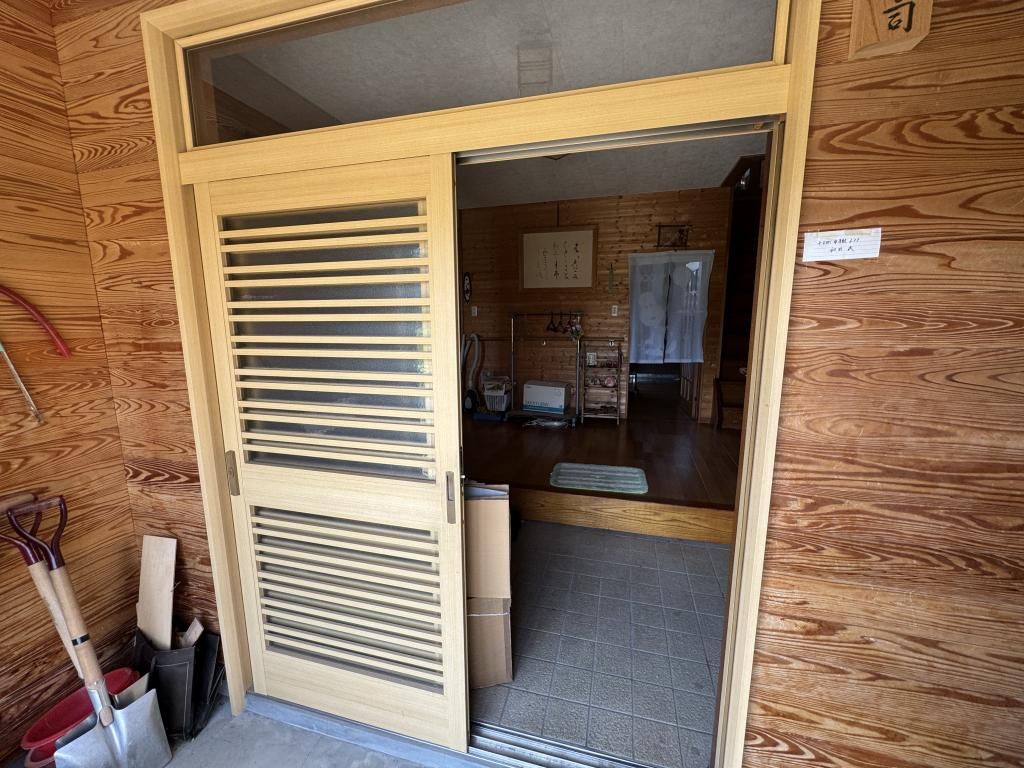 6DK Vacant House for Sale in Tokamachi, Niigata with Mountain Views - Thumbnail 2