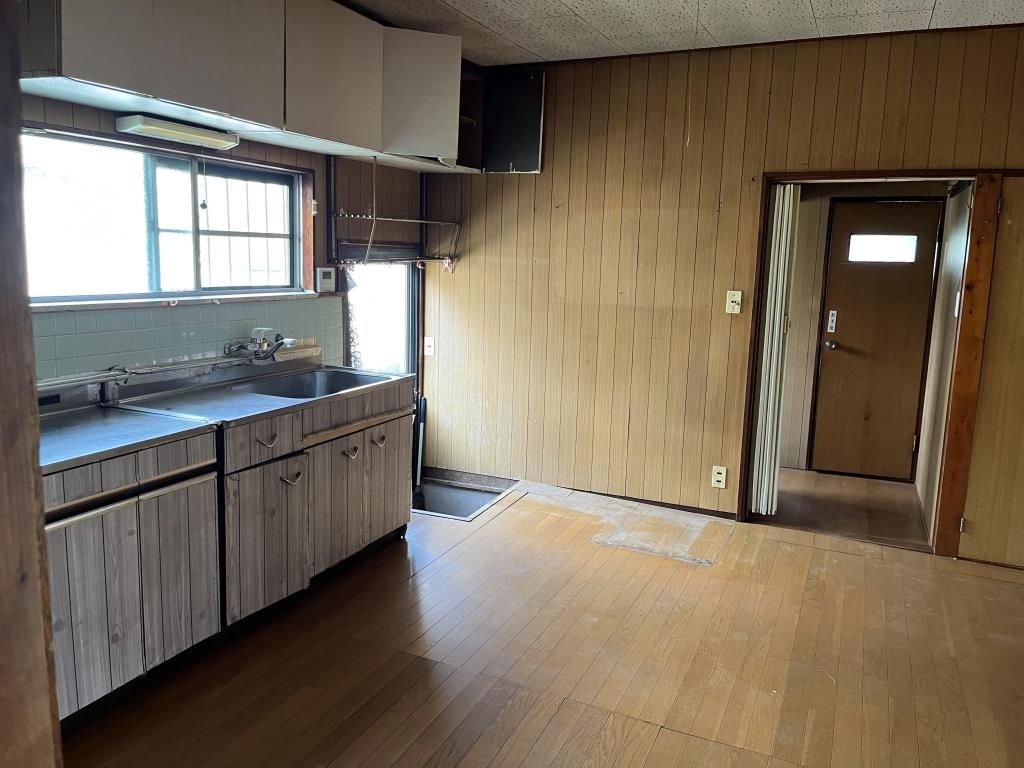 5DK Family House for Sale on 249 sqm Corner Lot in Koka City - Thumbnail 2