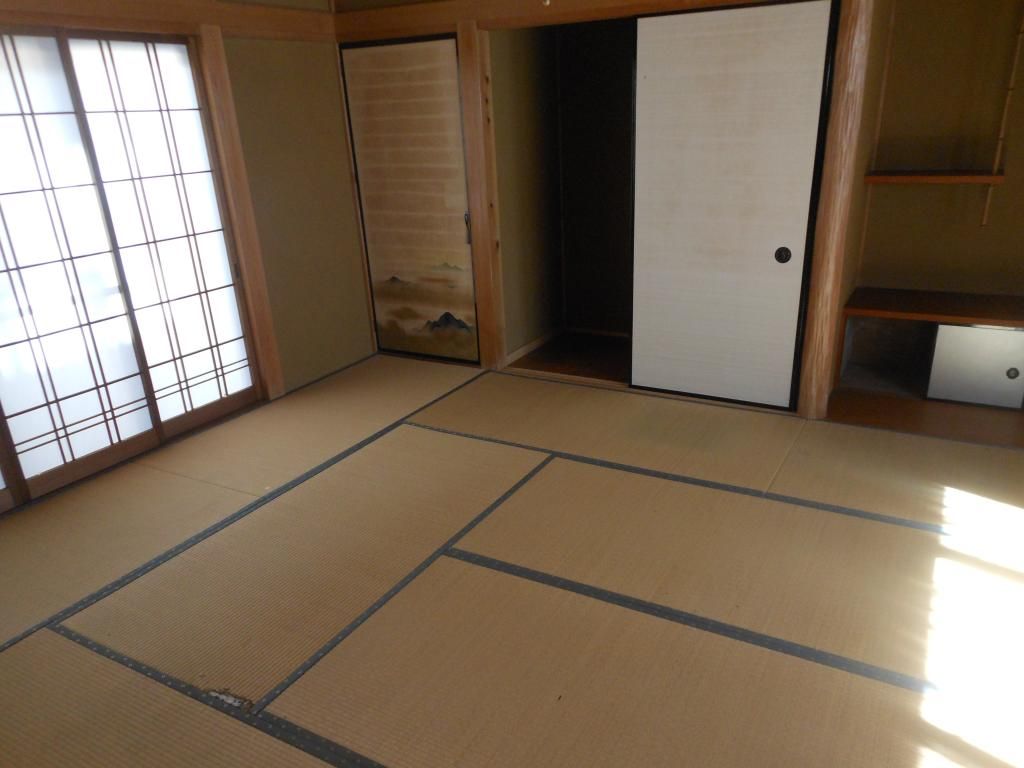 Spacious 6DK House with Large Garage in Gujo, Gifu - Thumbnail 2