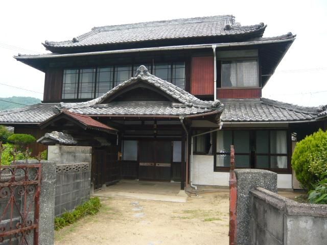 Showa Retro 7-Bedroom House with Land in Asakuchi, Okayama - Thumbnail 2