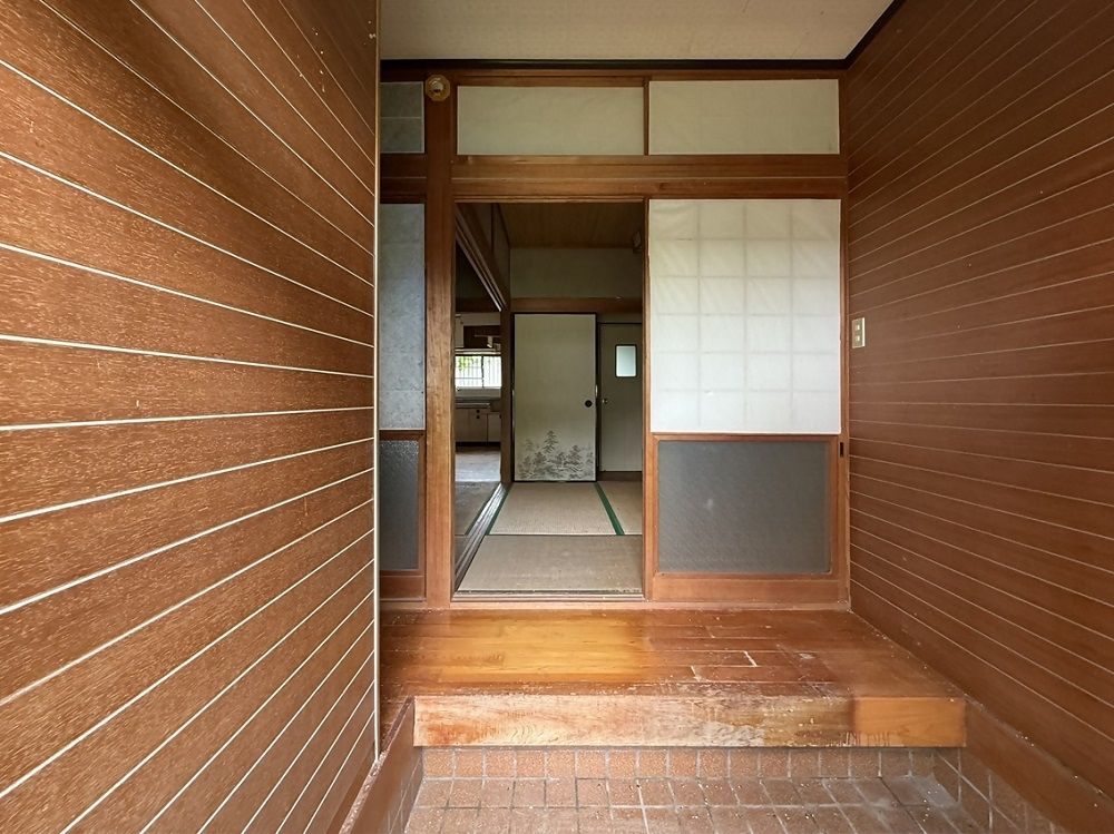 Shop-Attached 3DK House for Sale in Ibusuki, Kagoshima - Thumbnail 2