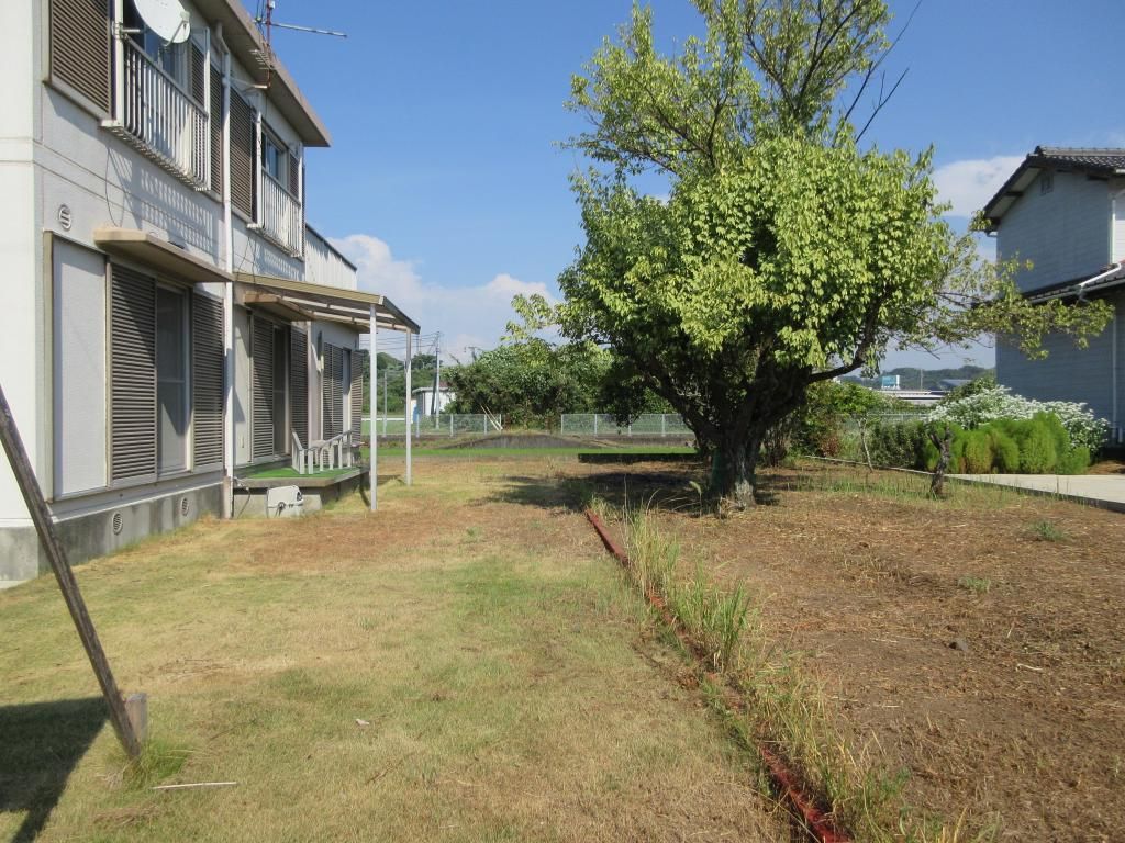 1977 RC Concrete House with Large Balcony & Garden in Tamana - Thumbnail 3