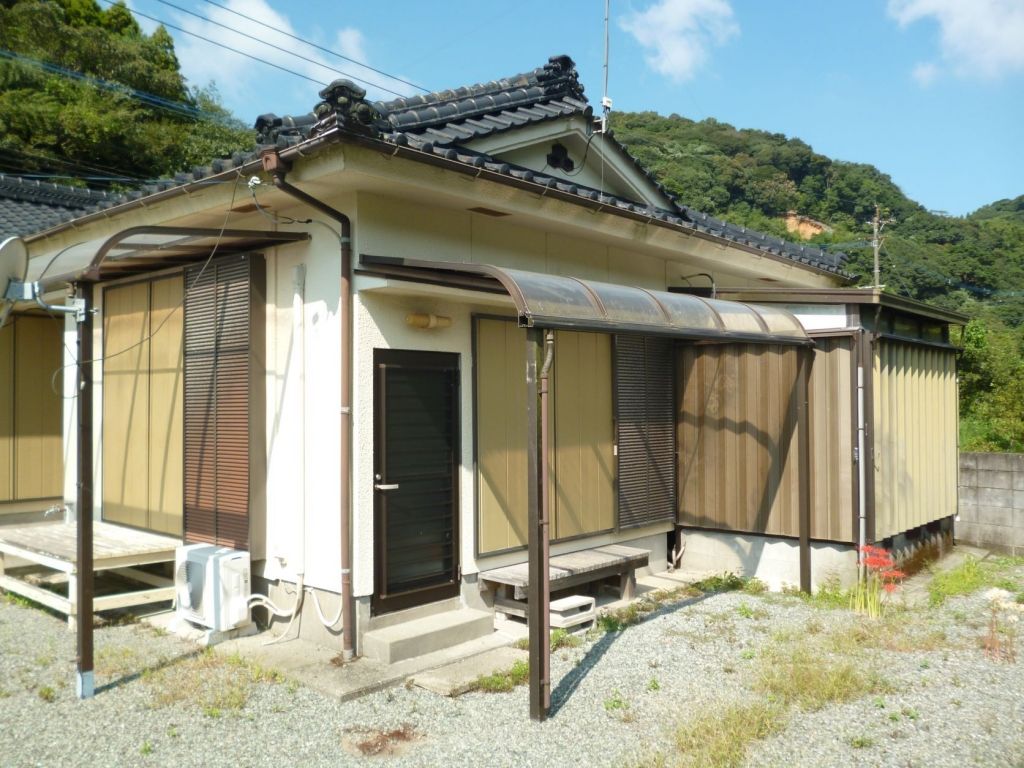 6LDK House for Sale in Ichikikushikino, Kagoshima - Thumbnail 2