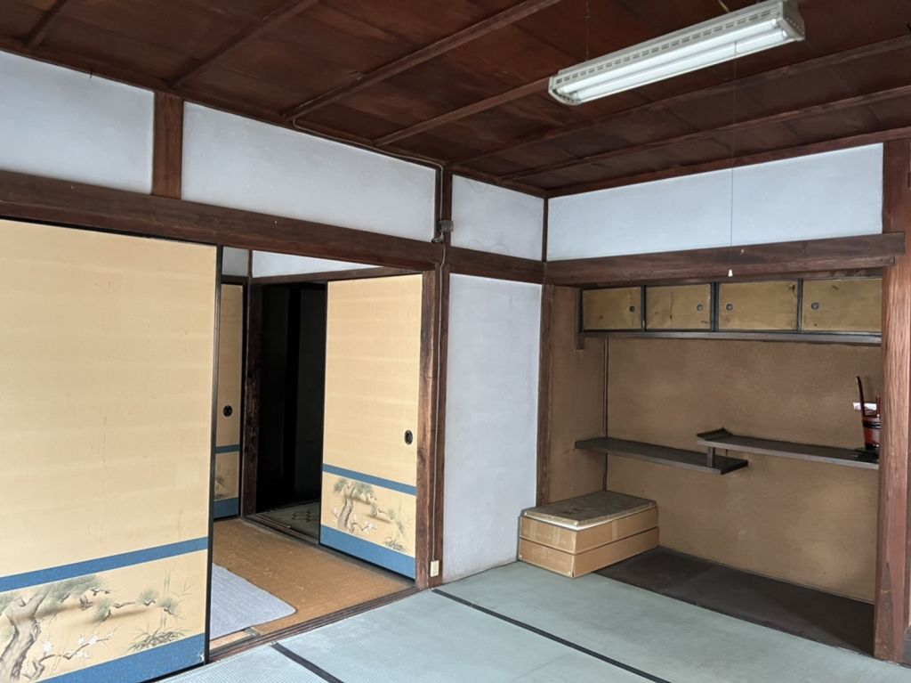 8DK Two-Story House for Sale in Miyoshi, Tokushima - Thumbnail 2