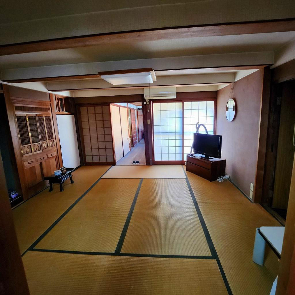 Historic 9LDK Home in Minamiawaji with Large Plot - Thumbnail 3