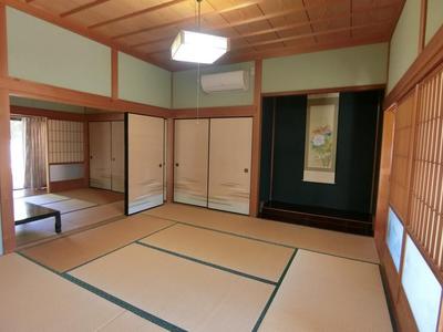 6LDK House with Field & Fruit Trees on Hill in Aki, Kochi — Image 3, Aki, Kochi