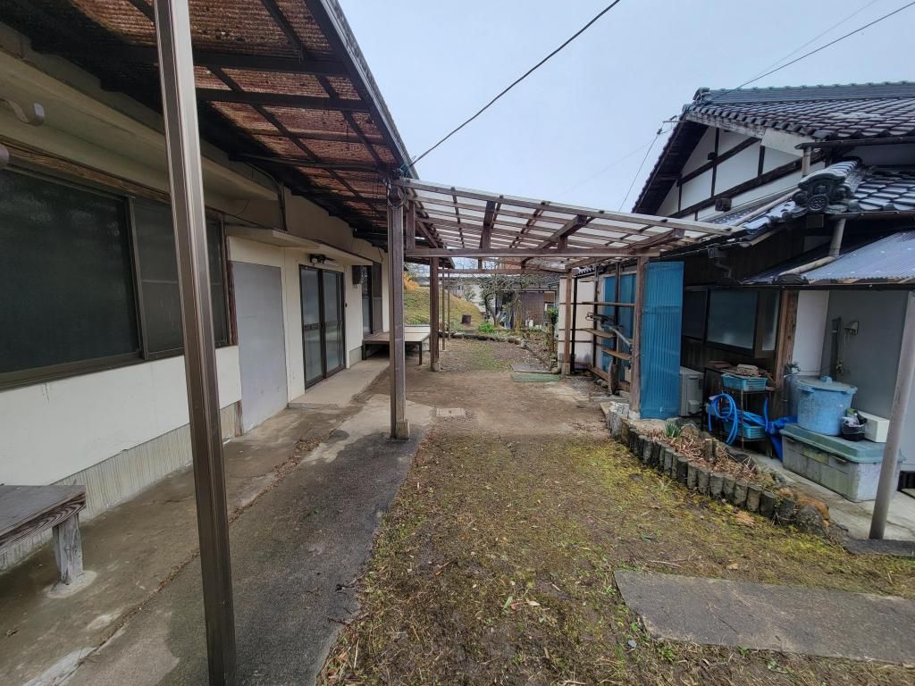 Renovation-Ready 5K House on 420 sqm Land in Mimasaka, Okayama - Thumbnail 3