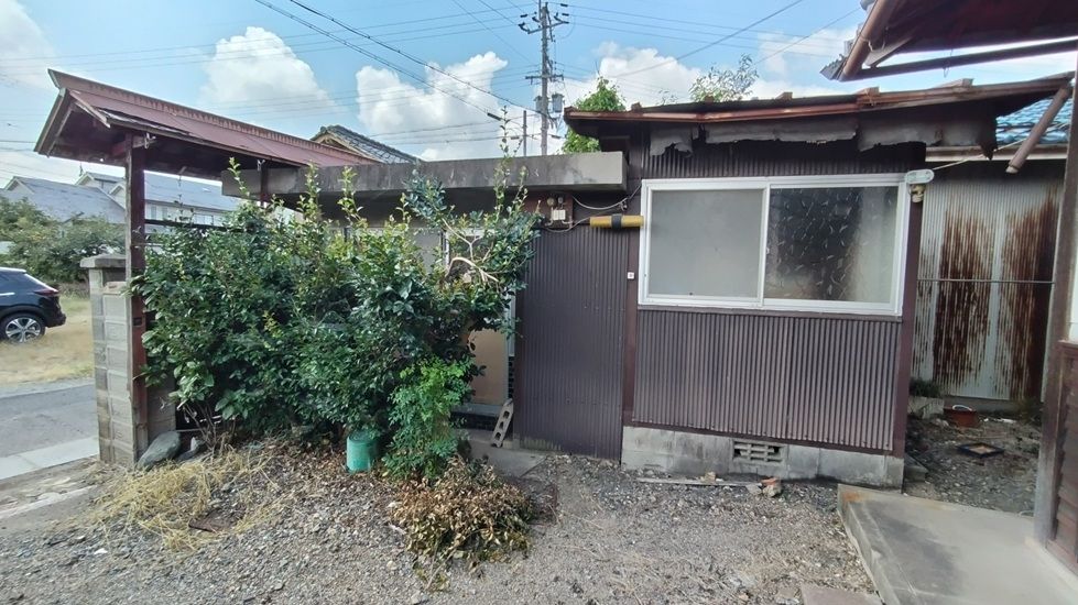 Spacious 11DK House for Sale in Higashiomi City, Shiga - Thumbnail 3