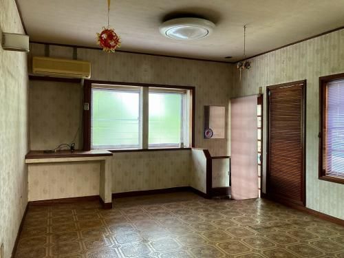 Multifunctional 4DK Vacant House with Shop & Warehouse in Sanjo - Thumbnail 3