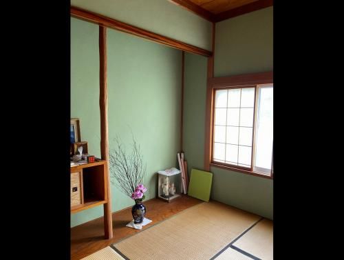 Multifunctional 4DK Vacant House with Shop & Warehouse in Sanjo - Thumbnail 4