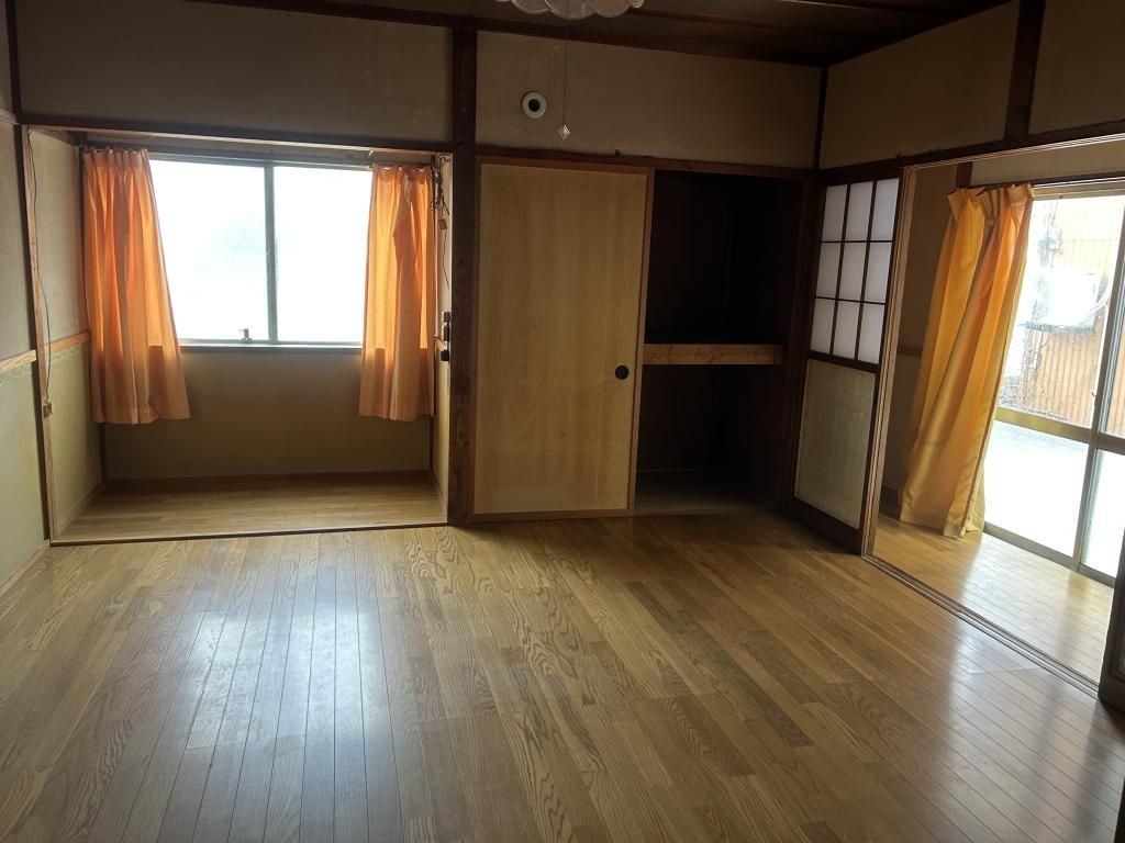 Compact 3LDK Rental House with Renovated Bathroom in Sanjo - Thumbnail 4