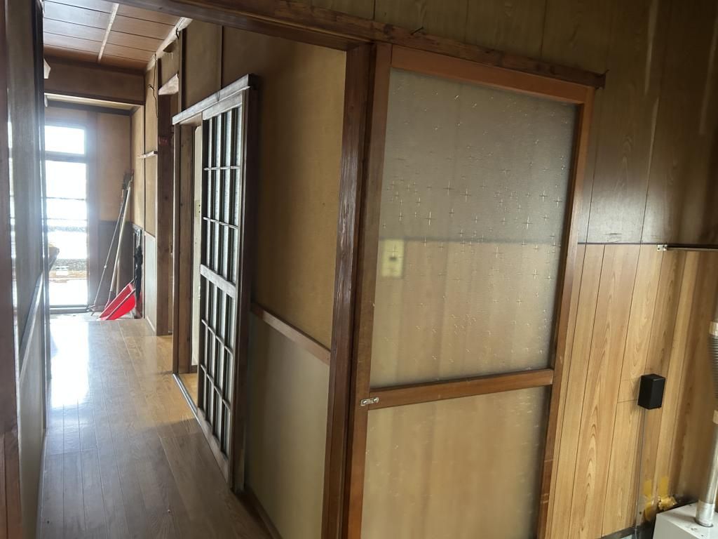 Compact 3LDK Rental House with Renovated Bathroom in Sanjo - Thumbnail 3
