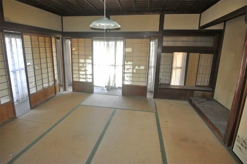 Traditional House with 6DK Layout on Large Lot in Tsuyama - Thumbnail 3