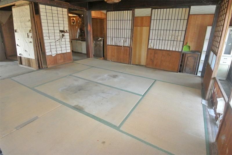 Traditional House with 6DK Layout on Large Lot in Tsuyama - Thumbnail 2