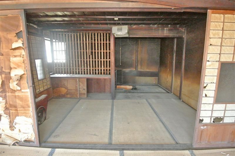 Traditional House with 6DK Layout on Large Lot in Tsuyama - Thumbnail 4