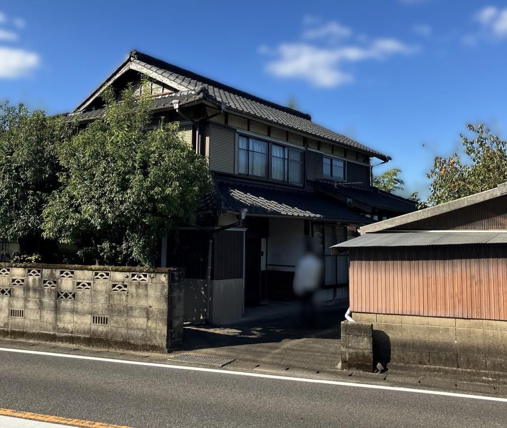 Traditional 7K Kominka with Garden and Farmland in Imari, Saga - Main Image