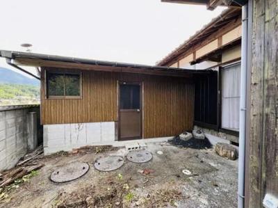 5DK House with Garden & Fields in Tranquil Uwajima, Ehime — Image 2, Uwajima, Ehime
