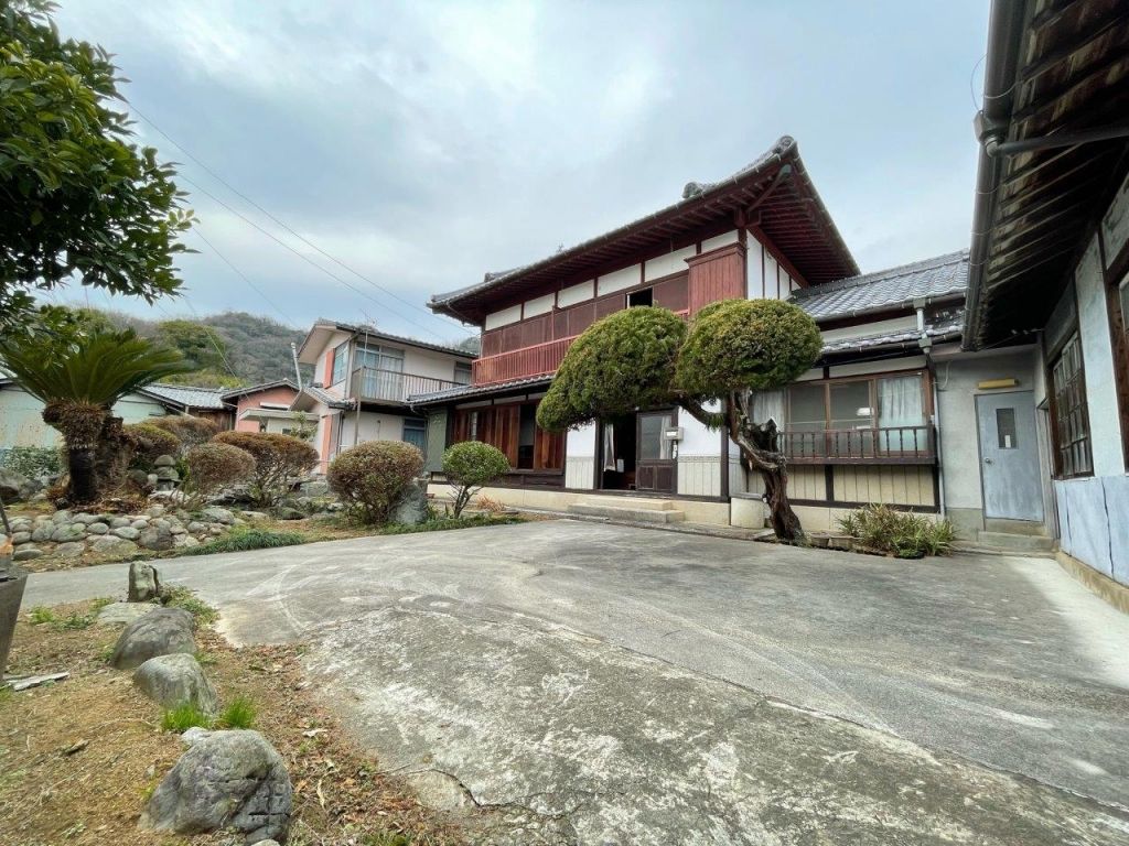 Traditional 1927 Kominka House for Sale in Seiyo City, Ehime - Thumbnail 3