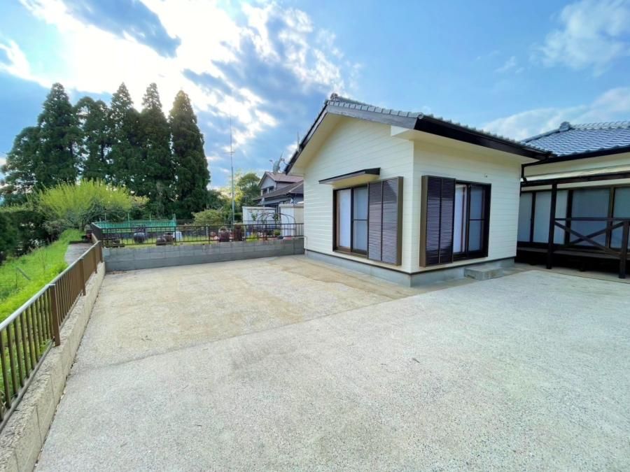 Renovated 4LDK House with Annex in Miyazaki City - Thumbnail 3