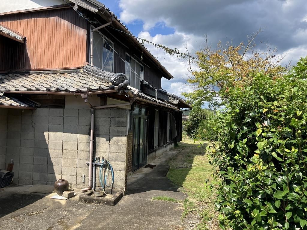 Traditional 7DK Wooden House for Renovation in Imari, Saga - Thumbnail 2