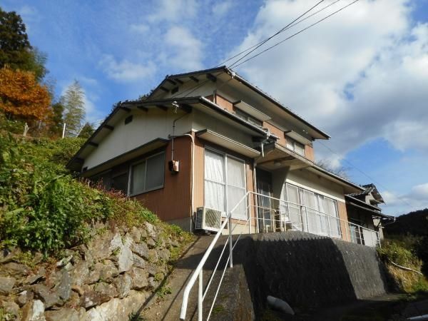 7-Bedroom Countryside House with Land for Sale in Ozu, Ehime - Thumbnail 2