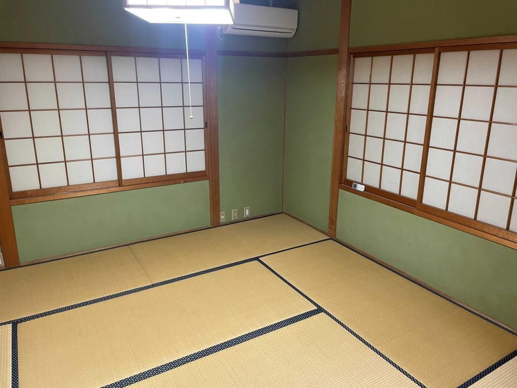 8LDK House with Large Land & Warehouse in Mima City, Tokushima - Thumbnail 2