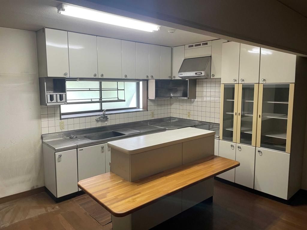 8LDK House with Large Land & Warehouse in Mima City, Tokushima - Thumbnail 3