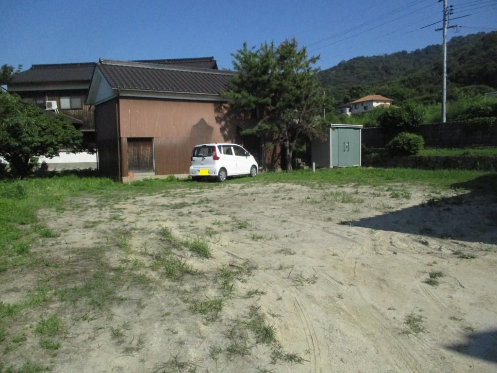 Kasaoka Akiya Bank Rental: 2DK House with Large Garden & Field - Thumbnail 2